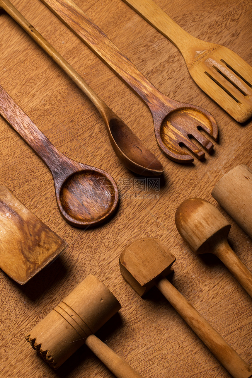 厨房 木环钢包桌子收藏烹饪锤子工具木头食物勺子乐器图片