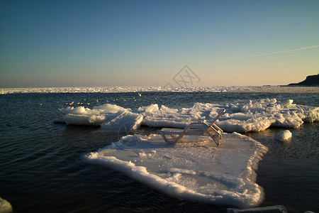 冰河上的追逐休息室旅游海水海面冷水躺椅大海背景图片