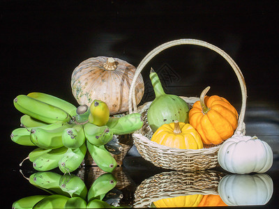 南南瓜和香蕉背景图片