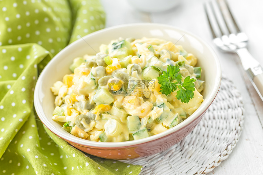 蔬菜沙拉蛋黄小吃洋葱美食餐厅玉米桌子黄瓜午餐早餐图片