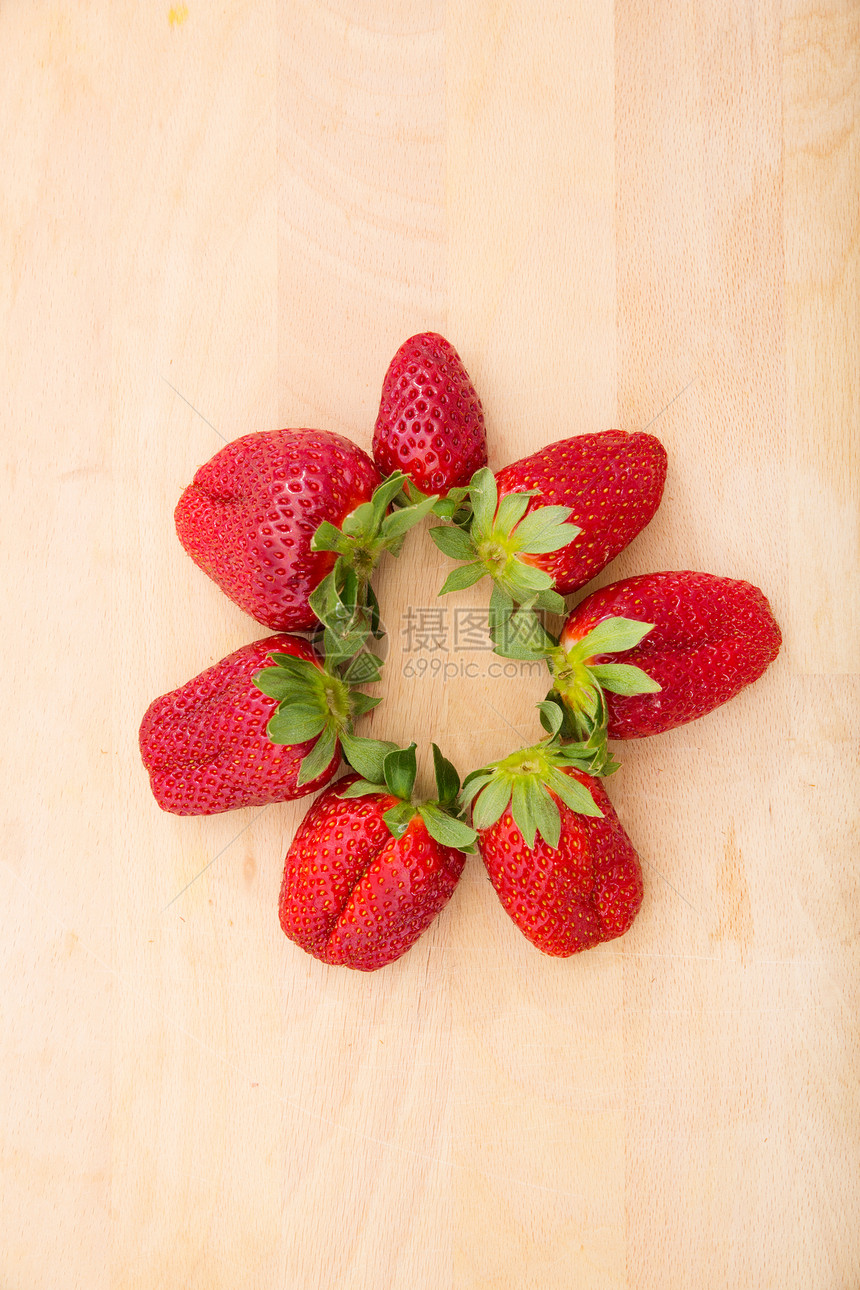 草莓市场浆果农场木头叶子水果乡村生物桌子宏观图片