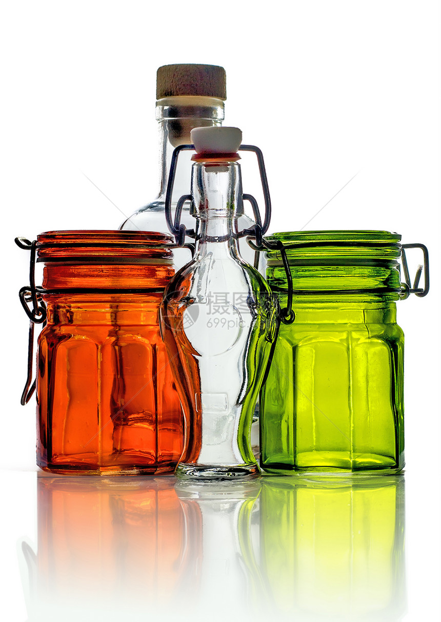 空玻璃罐和带的空小玻璃瓶图片