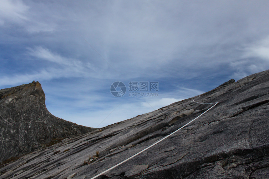 科塔克里雅巴卢国家公园的山峰攀登踪迹首脑遗产丛林游客天堂石头顶峰蓝色岩石图片