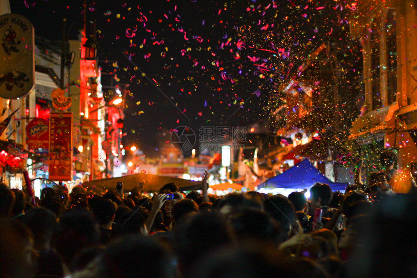 在梅拉卡夜间散步街上庆祝的时刻图片