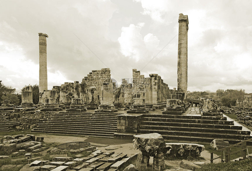 土耳其的阿波罗寺庙衰变考古学柱子文化旅行地标悲伤棕褐色天空火鸡图片