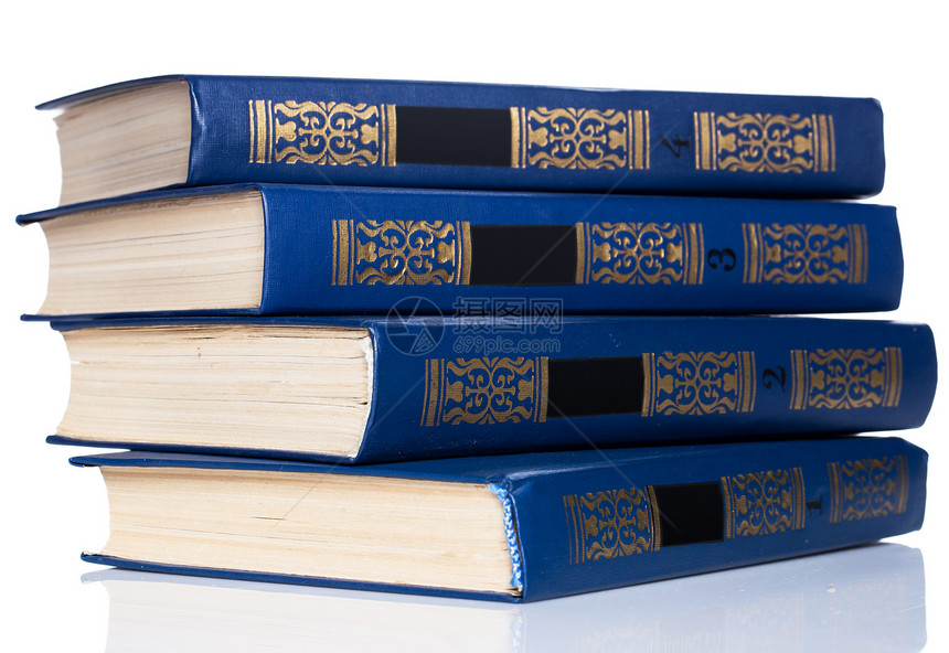 书籍 白色背景的旧书堆叠文学桌子精装教育圣经科学床单数据蓝色历史图片
