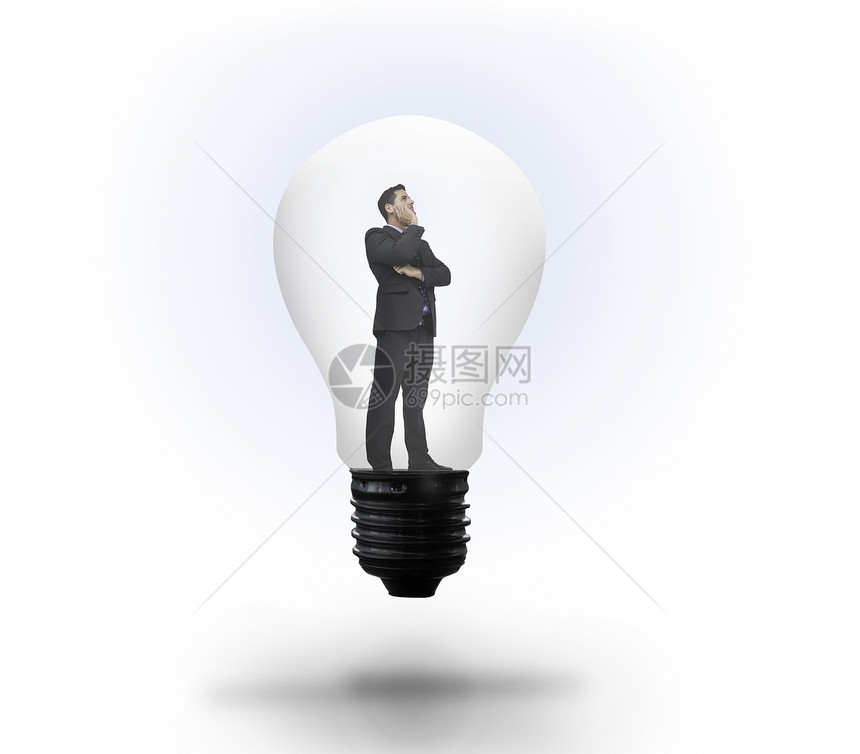 在灯泡上思考生意人专注创新男性绘图数字计算机套装思维男人人士图片