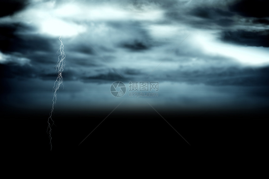 暴雨的黑暗天空 有闪电蓝色火花螺栓环境计算机辉光绘图多云图片