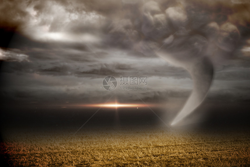 风暴的天空与龙卷风在地上辉光场地黑暗环境绘图雷雨多云地平线计算机图片