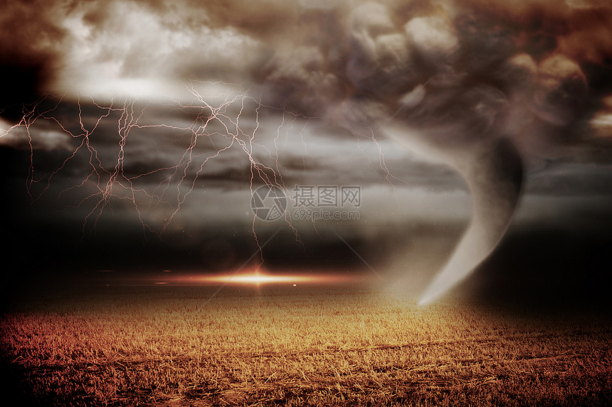 风暴的天空与龙卷风在地上环境地平线黑暗场地多云雷雨闪电辉光计算机螺栓图片