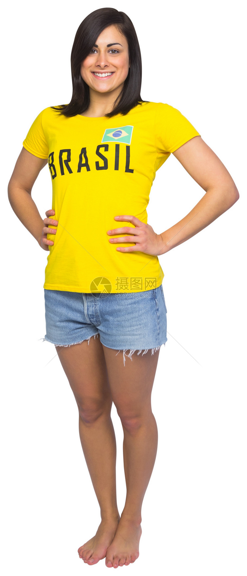 穿胸罩T恤的漂亮的足球球迷世界女士快乐黄色影棚微笑运动观众扇子混血图片