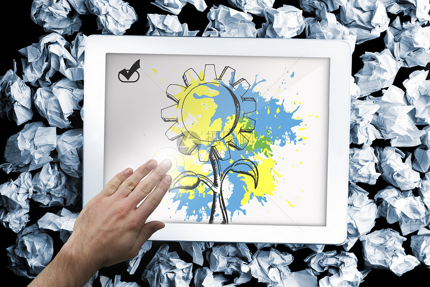 在平板上展示手的复合图像药片数字飞溅电脑手势垃圾屏幕绘图艺术涂鸦图片
