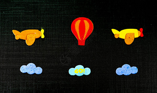 纸面艺术黄色手工蓝色气球天空直升机红色背景图片