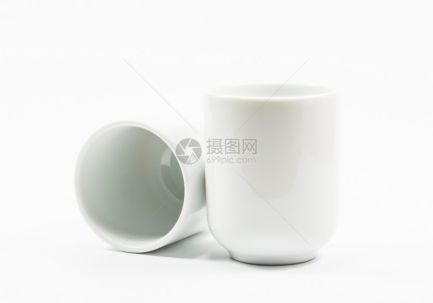 孤立的茶壶和玻璃白色图片