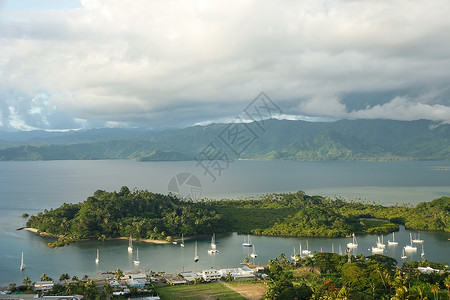 瓦努阿岛港口雨林高清图片