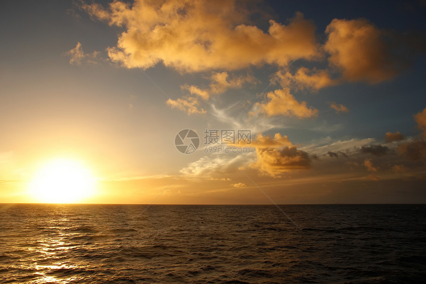 斐济瓦努阿莱武岛海洋日落支撑海景橙子热带海岸旅行海滩天空港口情调图片