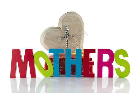 母亲日的文本绿色字母蓝色红色粉色木头白色背景图片
