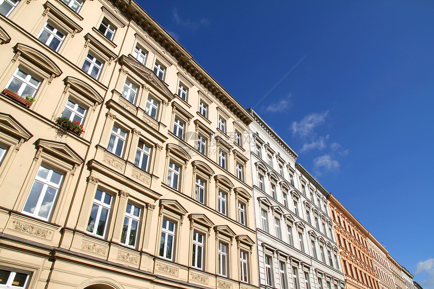 柏林的古典建筑公寓建造天空历史性古董住宅城市蓝色首都历史图片