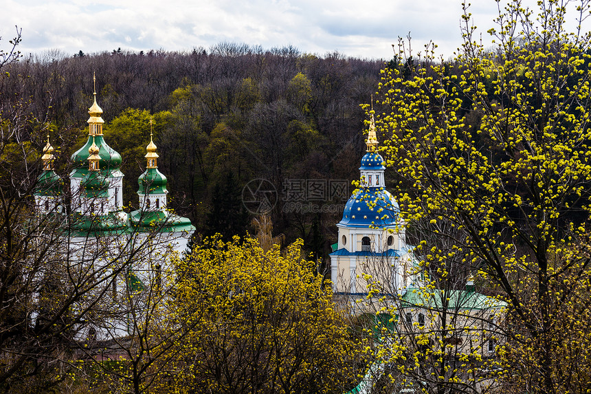 乌克兰基辅修道院圆顶纪念碑大教堂历史建筑学教会旅行信仰遗产文化图片