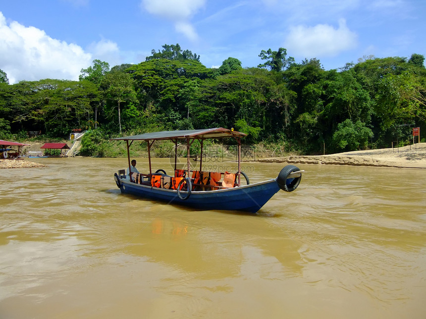 马尔国家公园Tembeling河上的旅游船运输码头房子森林爬坡游客餐厅国家绿色踪迹图片