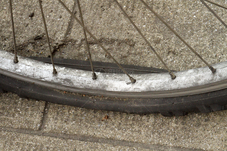 平板轮胎自行车城市街道金属空气车轮图片