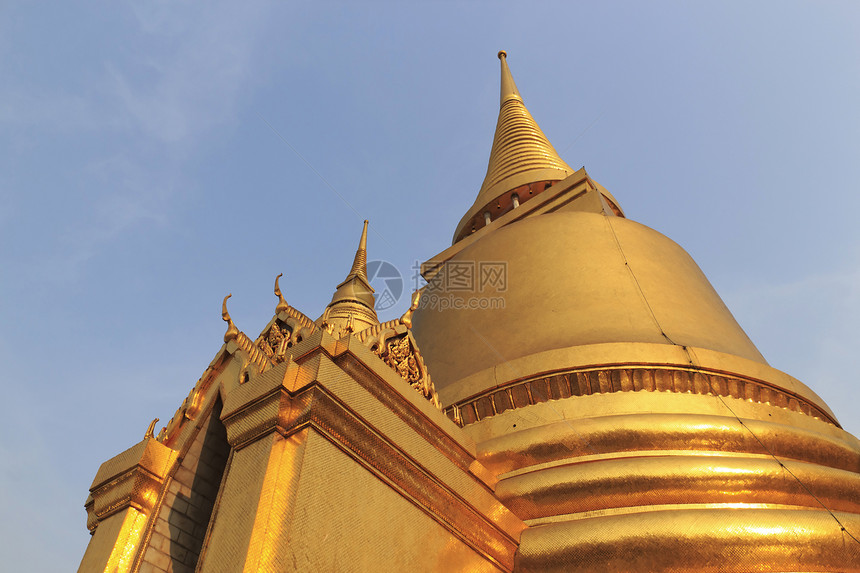 黄金 stupa佛教徒天空建筑学精神宝塔历史建筑纪念碑寺庙连体图片