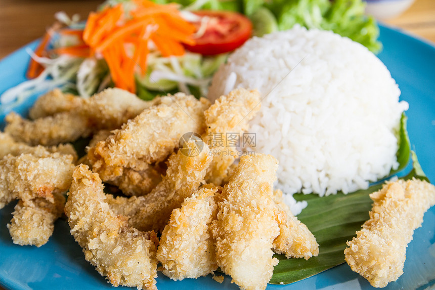 深炸猪肉和大米食物午餐美味烹饪蔬菜菜单油炸沙拉餐厅美食图片