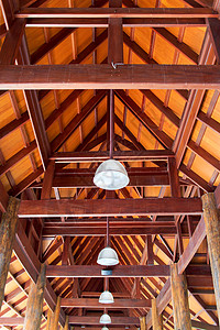 木屋顶天花板建筑木板护套框架房子椽子横梁卵石木头高清图片