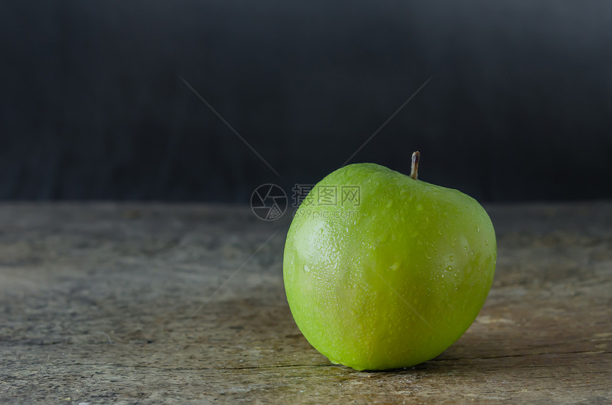 绿苹果黑色健康绿色水果食物棕色图片