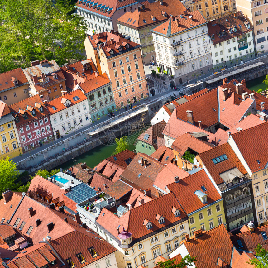 卢布尔雅那 斯洛文尼亚 欧洲的全景街道教会中心场景爬坡地标堡垒景观天线首都图片