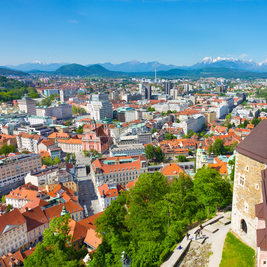 卢布尔雅那 斯洛文尼亚 欧洲的全景天际街道堡垒景观爬坡场景国家教会中心太阳图片