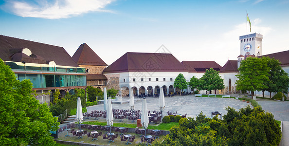 卢布尔雅那城堡 斯洛文尼亚 欧洲观光历史性城市阳台石头长凳教会中心窗户旅行背景图片