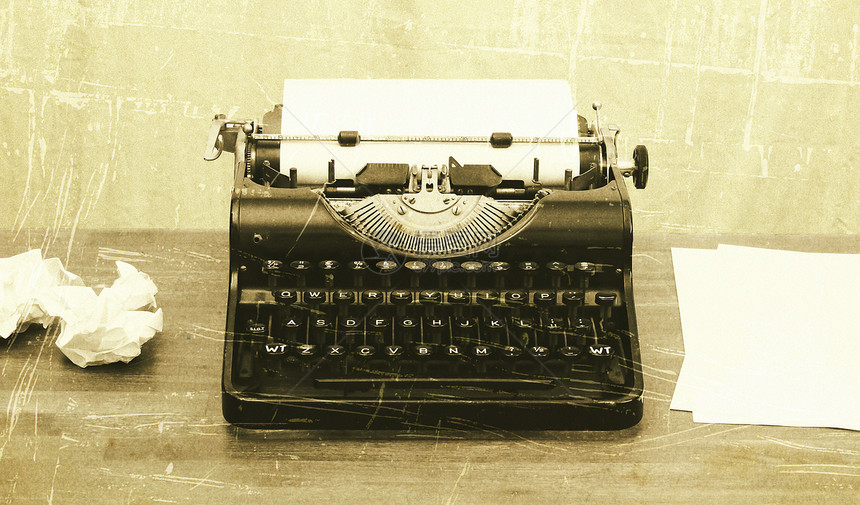 有纸张的旧打字机白色钥匙写作技术机器键盘按钮古董酒吧小说图片