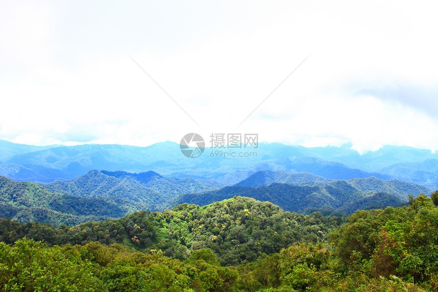 河谷的视线向北边1200米的高峰松树天气国家环境橙子场景森林农村旅行天空图片