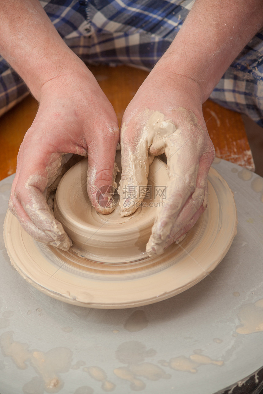 陶匠的手制造业旋转血管陶瓷拇指模具艺术工匠手工业女士图片