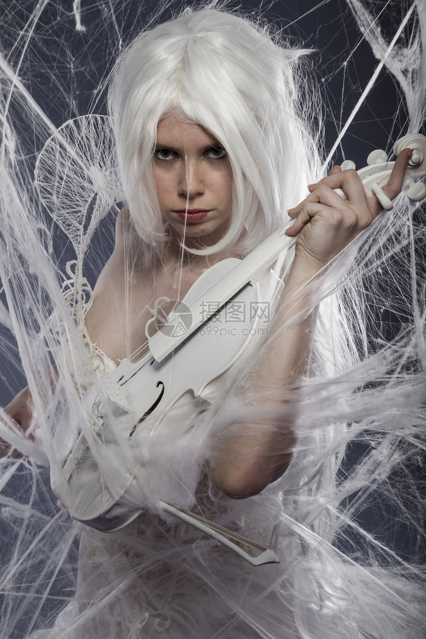 漂亮漂亮的美女 穿着白衣 小提琴 音乐图片