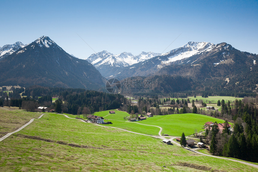 阿尔卑斯山远足旅游岩石假期国家晴天游客全景旅行森林图片