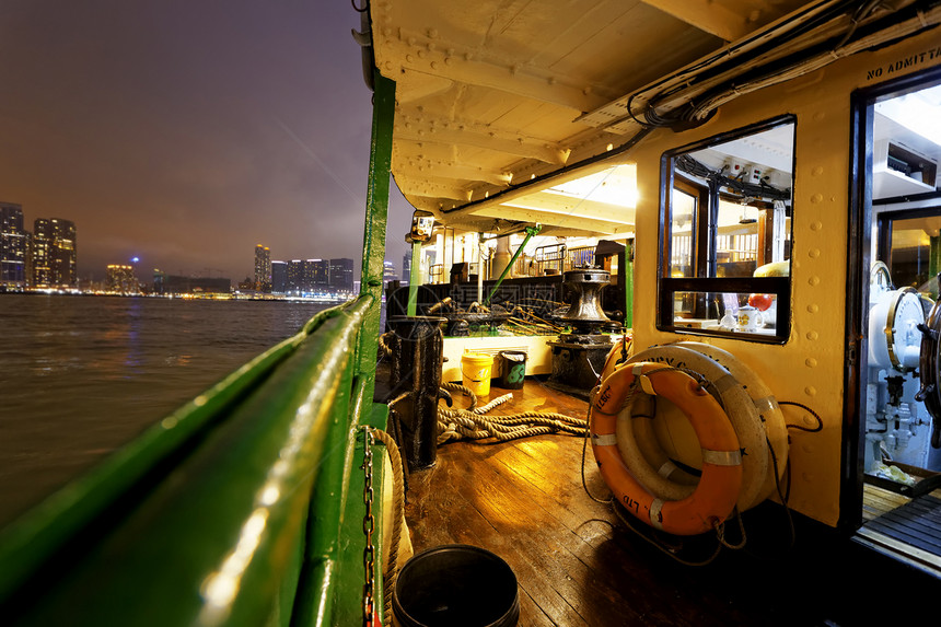 夜间香港港 渡轮游览图片