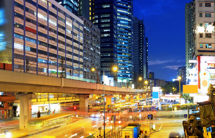 香港市中心繁忙的交通夜隧道蓝色戏剧性运输运动日落驾驶旅行场景城市图片