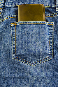 蓝色钱包带钱包的蓝色牛仔裤口袋货币金融商业白色安全危险男人购物裤子衣服背景