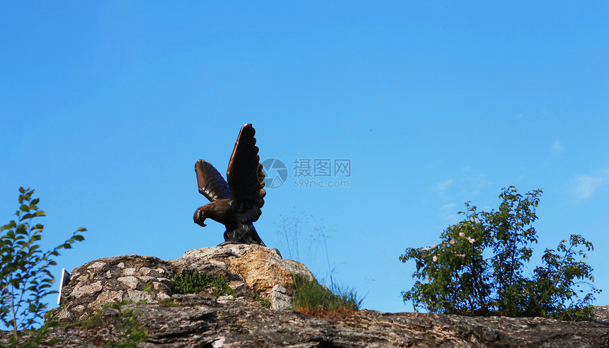 北高加索地区标志性地标的山顶天空天蓝色建筑师建筑学纪念碑季节历史记忆雕像蓝色图片