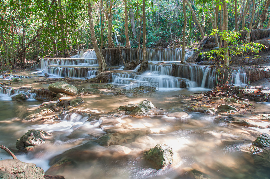 瓦伊梅卡明公园瀑布流动石头地面丛林吸引力国家河道岩石小溪图片