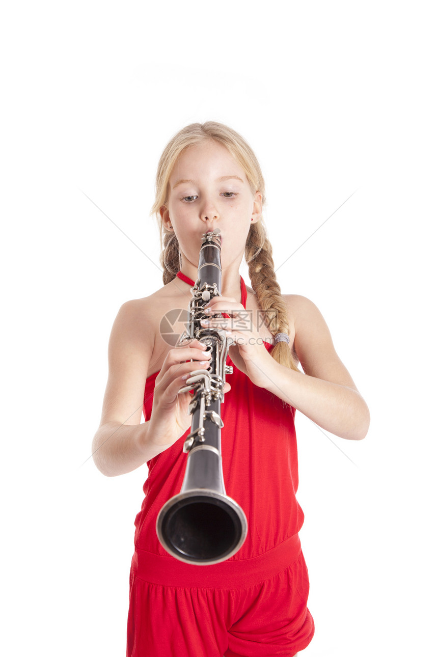 穿红色单簧管的年轻女孩芦苇青少年瞳孔学费童年教育演奏家孩子锻炼音乐家图片