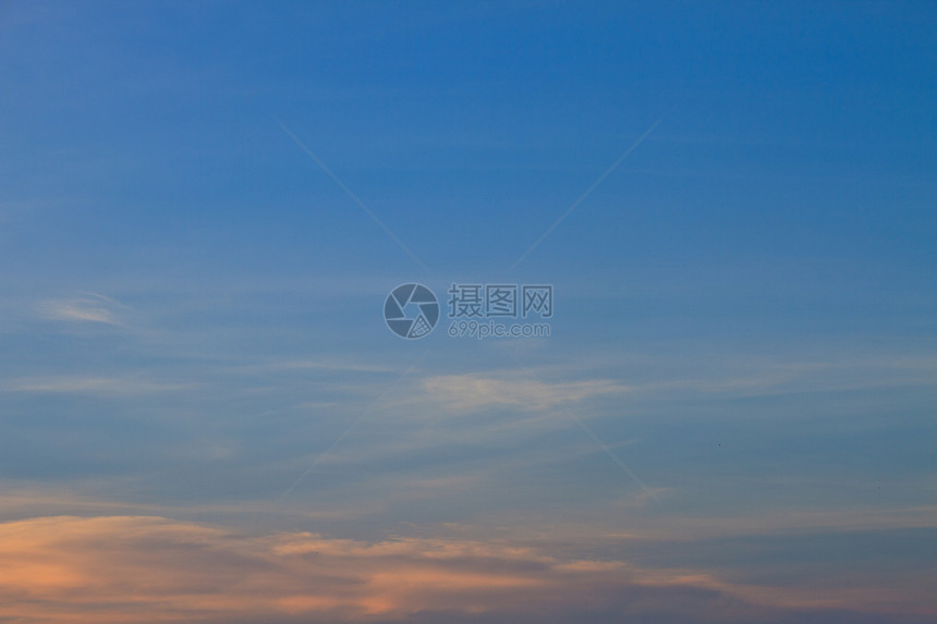 蓝色天空 有白云积雨水分天气天蓝色云雾环境沉淀气氛蓝天云景图片