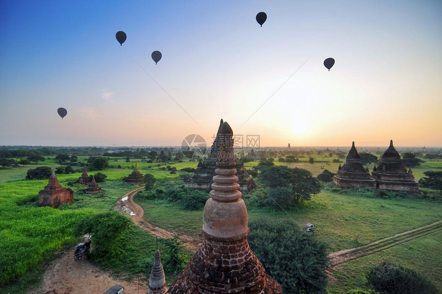 缅甸巴甘古老的寺庙文化宝塔佛塔崇拜气球考古学场地精神观光遗产图片
