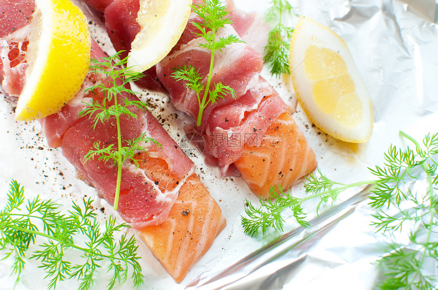 原生鱼类楔子烹饪草药熏肉食物柠檬厨房鱼片图片