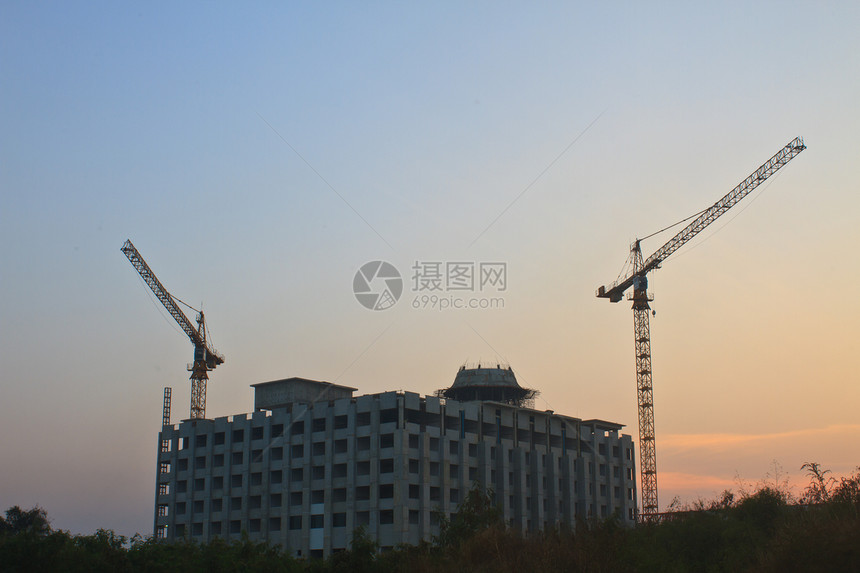 建筑工地太阳财产城市金属商业工程日落工作天空起重机图片