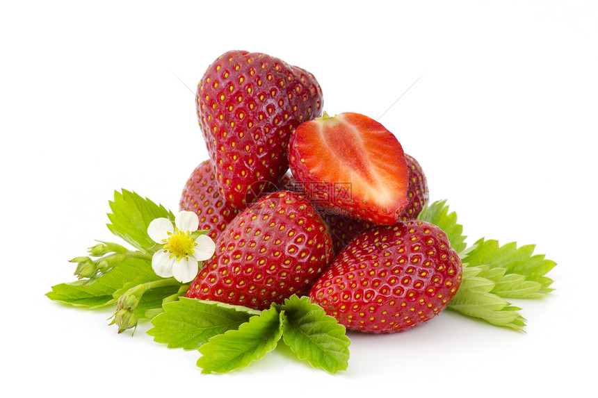 白色背景的新鲜草莓宏观红色饮食养分食物果味水果绿色叶子甜点图片
