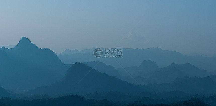 图层山脉天空阳光橙子日出丛林爬坡环境风景树木金子图片