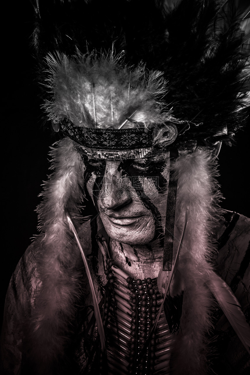 美国印地安酋长 长着羽羽毛 勇士历史装饰品戏服工作室传统荒野裙子男人演员头饰图片